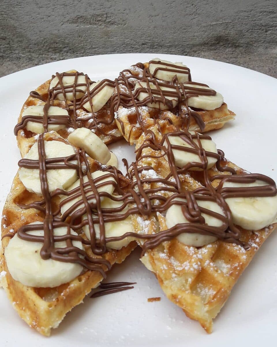 caramelized banana with nutella waffle